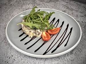 С языком и соусом айоли